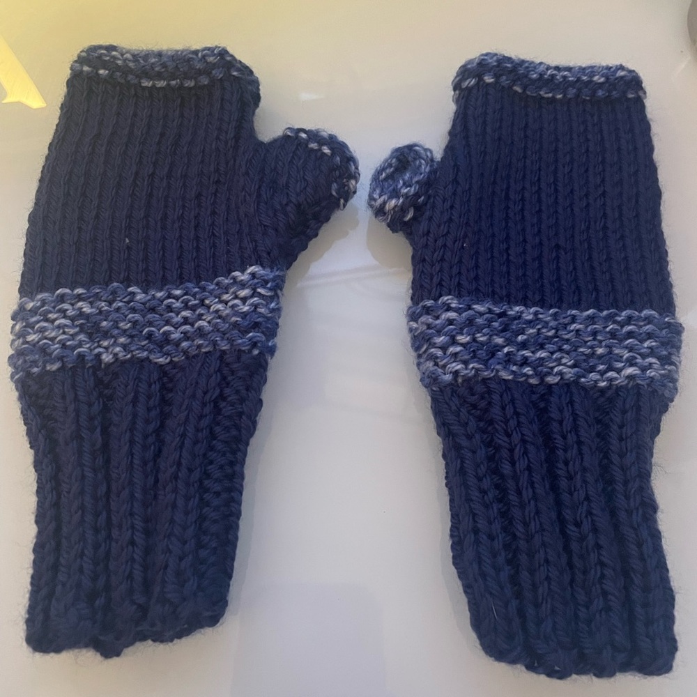Woman's Handmade Fingerless Gloves